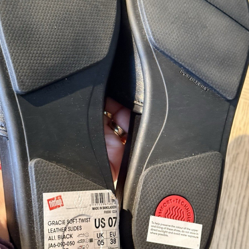 FitFlop Gracie Sandals Shoes Womens Size 7 Black Soft-Twist Leather Slide Wide - Picture 3 of 4